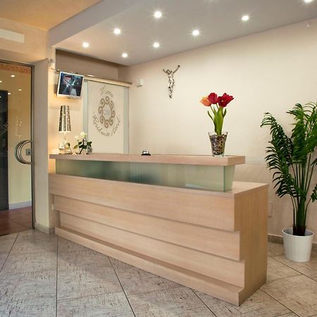 Motta Residence Hotel Motta SantʼAnastasia Buitenkant foto