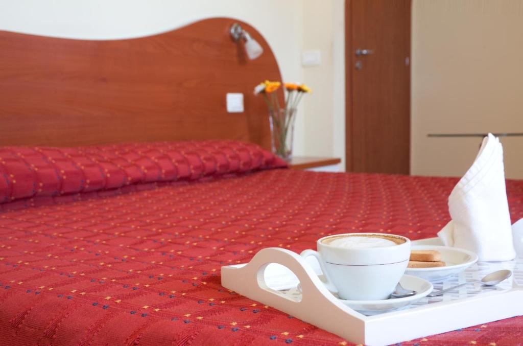 Motta Residence Hotel Motta SantʼAnastasia Kamer foto