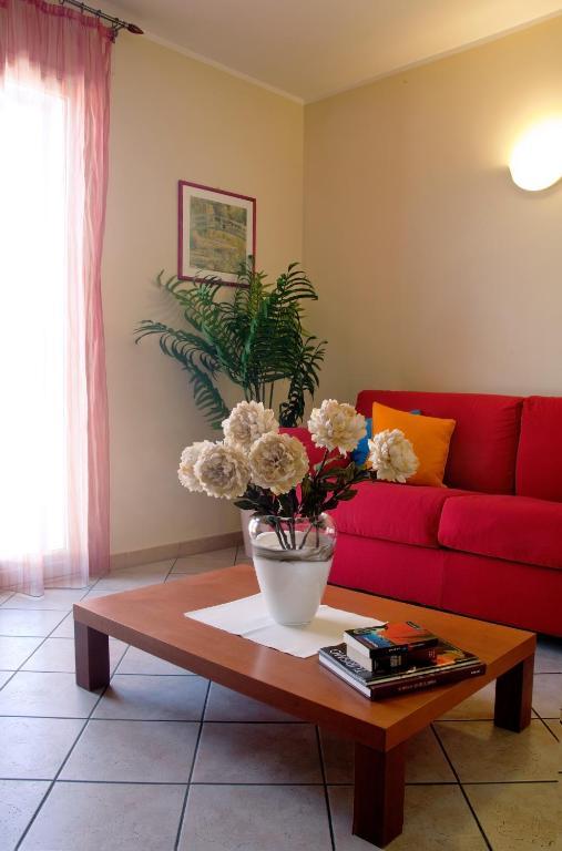 Motta Residence Hotel Motta SantʼAnastasia Kamer foto