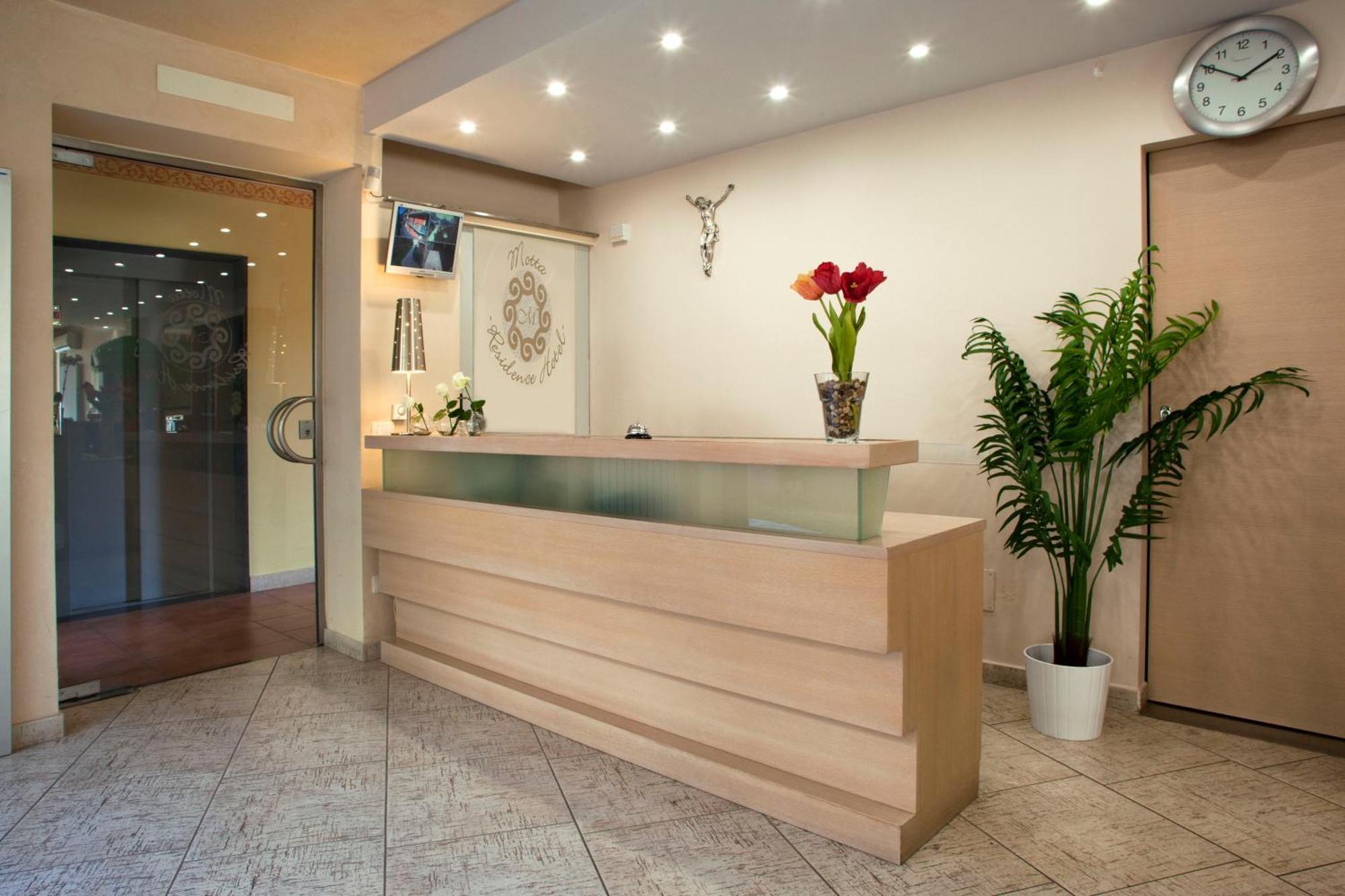 Motta Residence Hotel Motta SantʼAnastasia Buitenkant foto