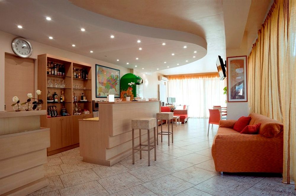 Motta Residence Hotel Motta SantʼAnastasia Buitenkant foto