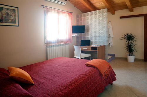 Motta Residence Hotel Motta SantʼAnastasia Buitenkant foto
