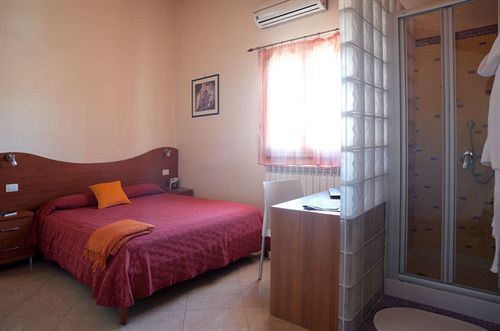 Motta Residence Hotel Motta SantʼAnastasia Buitenkant foto