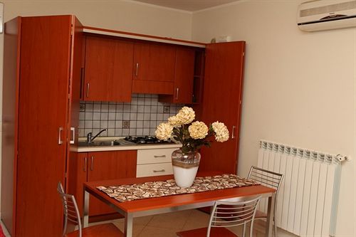 Motta Residence Hotel Motta SantʼAnastasia Buitenkant foto