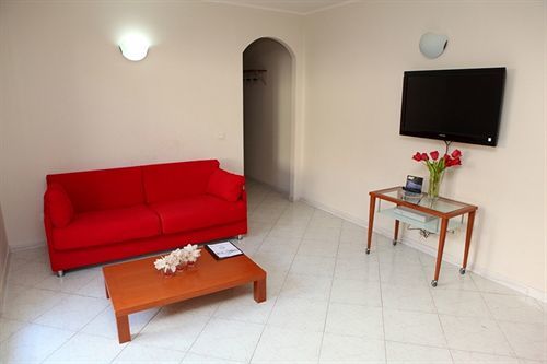 Motta Residence Hotel Motta SantʼAnastasia Buitenkant foto
